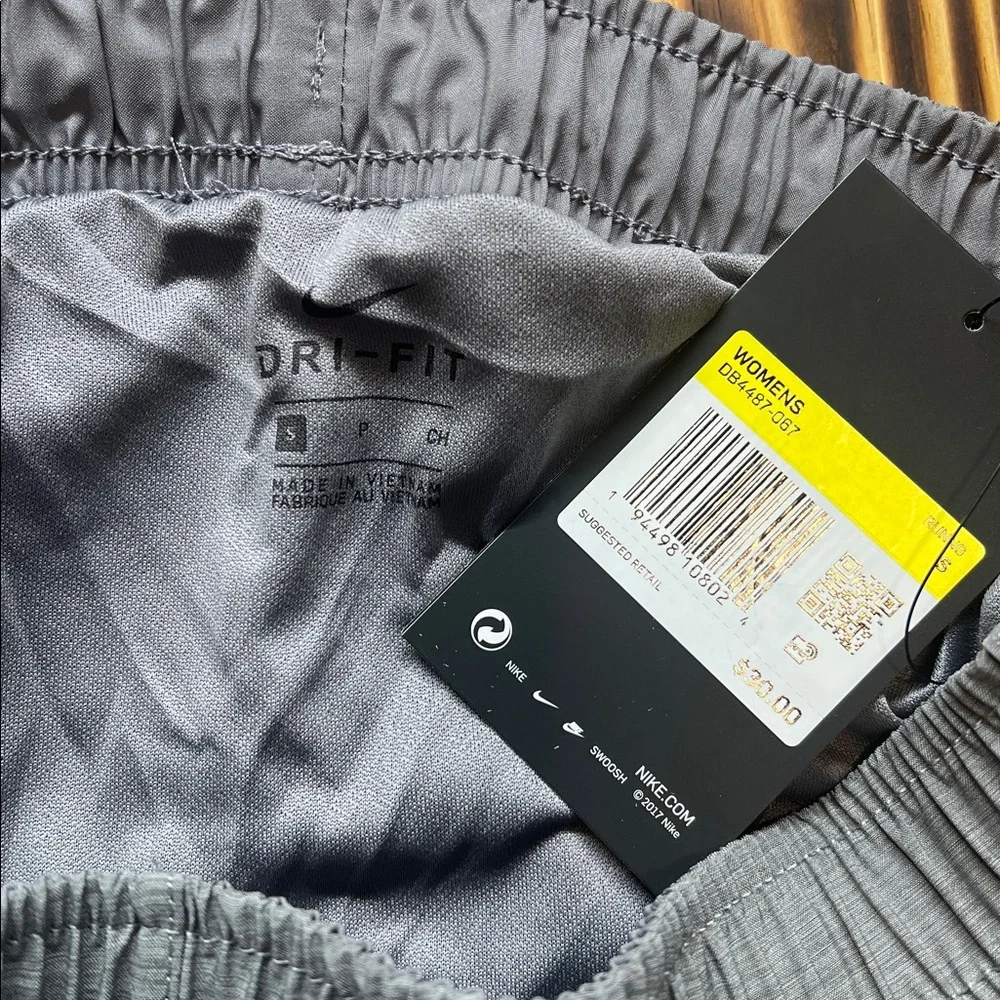 Nike Women's Gray Tempo running shorts - Picture 6 of 7